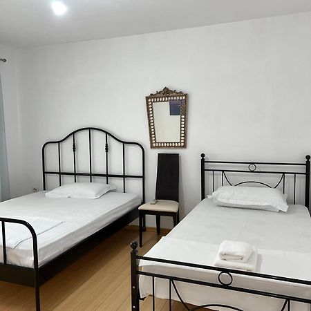 Blloku Family Apartment Тирана Экстерьер фото
