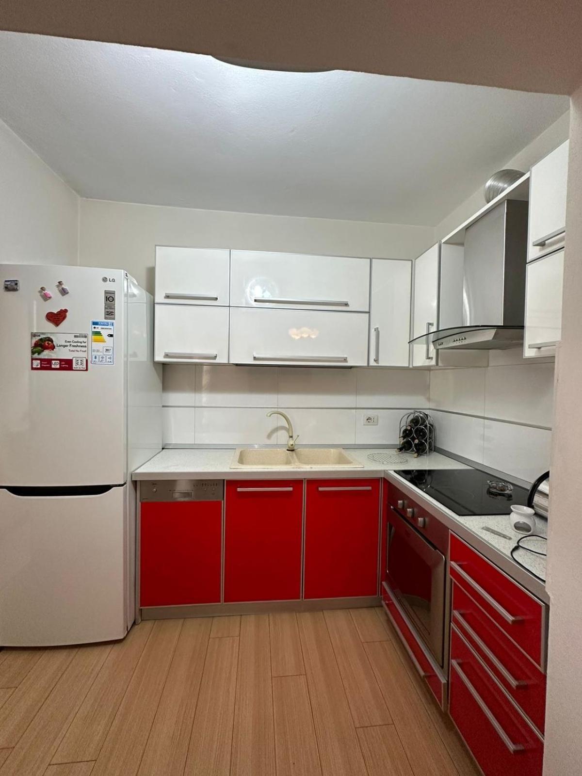 Blloku Family Apartment Тирана Экстерьер фото