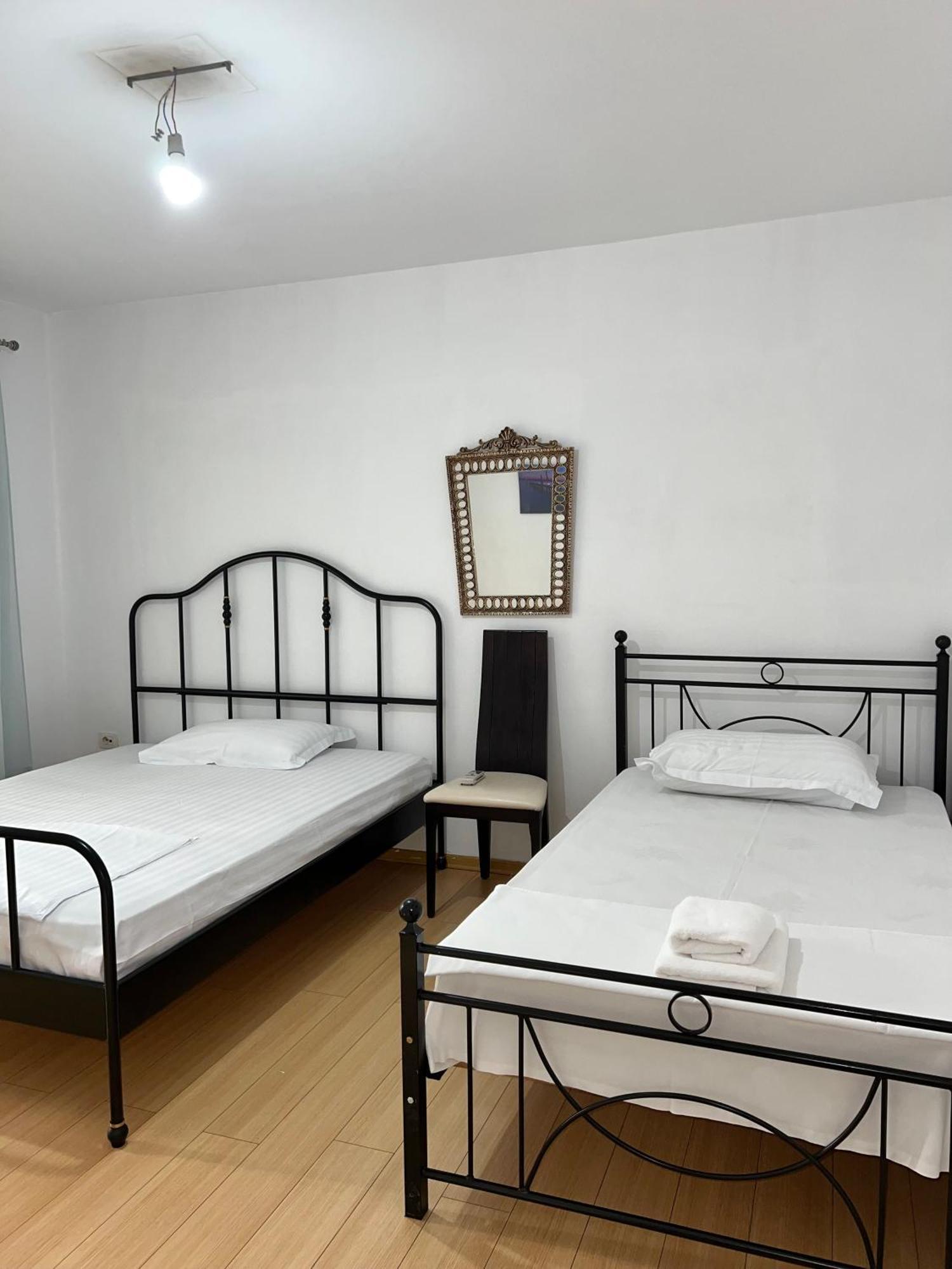 Blloku Family Apartment Тирана Экстерьер фото