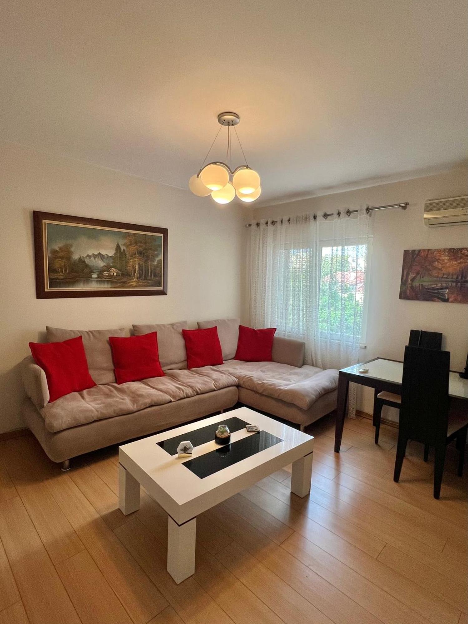 Blloku Family Apartment Тирана Экстерьер фото
